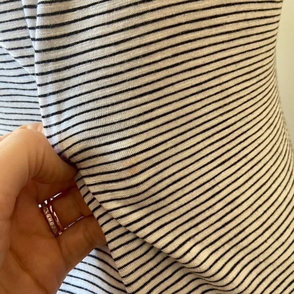 ⭐️2 FOR $20⭐️ Old Navy LUXE Tie Front Striped Tank. Size Small - Picture 3 of 11